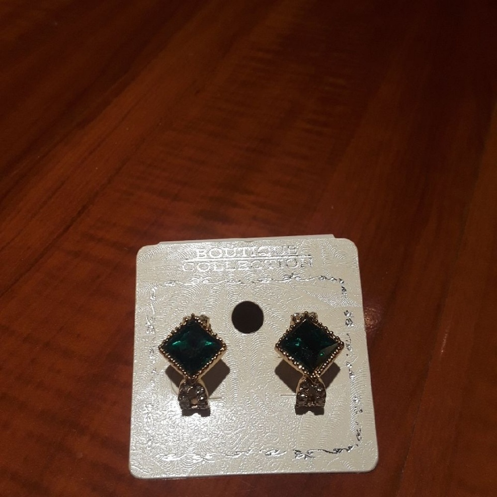 NEW Beautiful Earrings